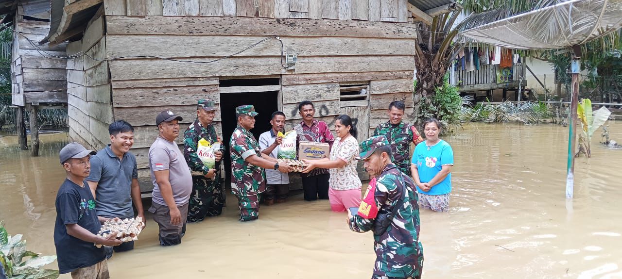 Korban Banjir Desa Jangga Dapat Bantuan PTPN Regional 4 - Perspektif.today